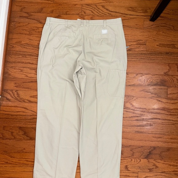 Columbia Khaki Pleated Pants Size 40x30 Men’s - Picture 6 of 6